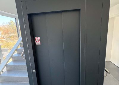 Aufzug in die 1. Etage